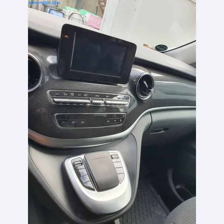 Maszyny budowlane, pojazdy, materiały szalunkowe i akcesoria z sektora budowlanego-24