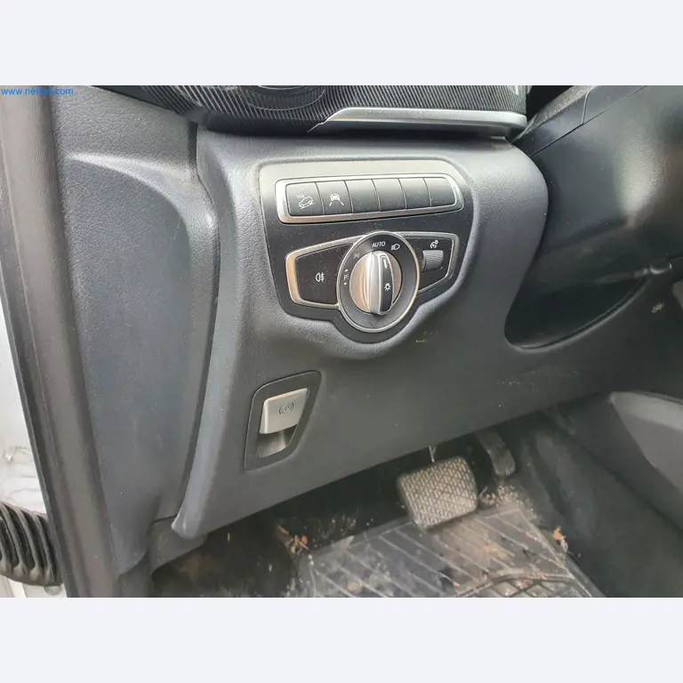 Maszyny budowlane, pojazdy, materiały szalunkowe i akcesoria z sektora budowlanego-25