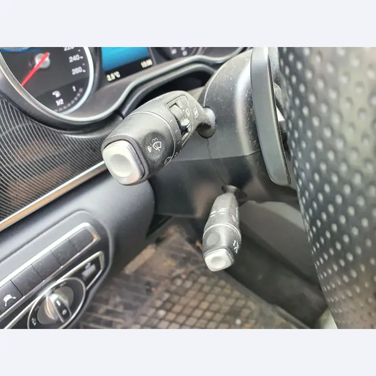 Maszyny budowlane, pojazdy, materiały szalunkowe i akcesoria z sektora budowlanego-26