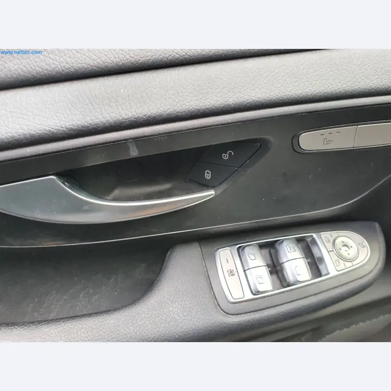 Maszyny budowlane, pojazdy, materiały szalunkowe i akcesoria z sektora budowlanego-27