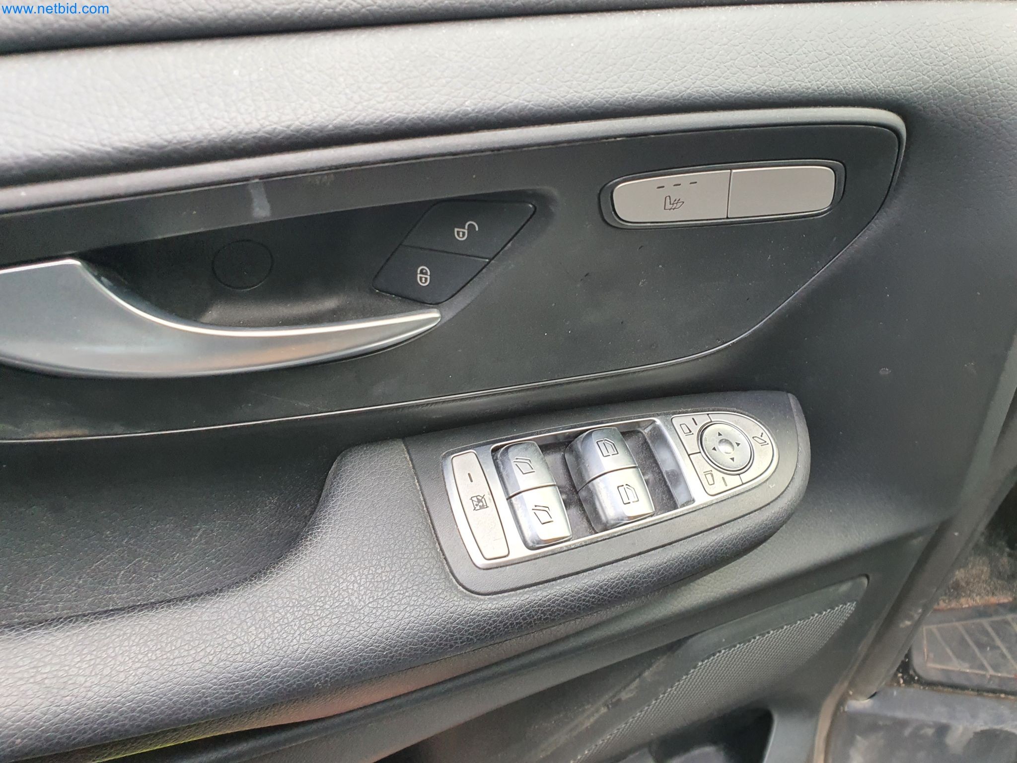 Maszyny budowlane, pojazdy, materiały szalunkowe i akcesoria z sektora budowlanego-28