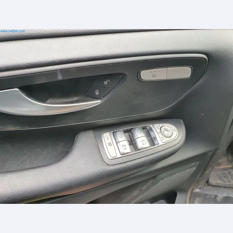 Maszyny budowlane, pojazdy, materiały szalunkowe i akcesoria z sektora budowlanego-28