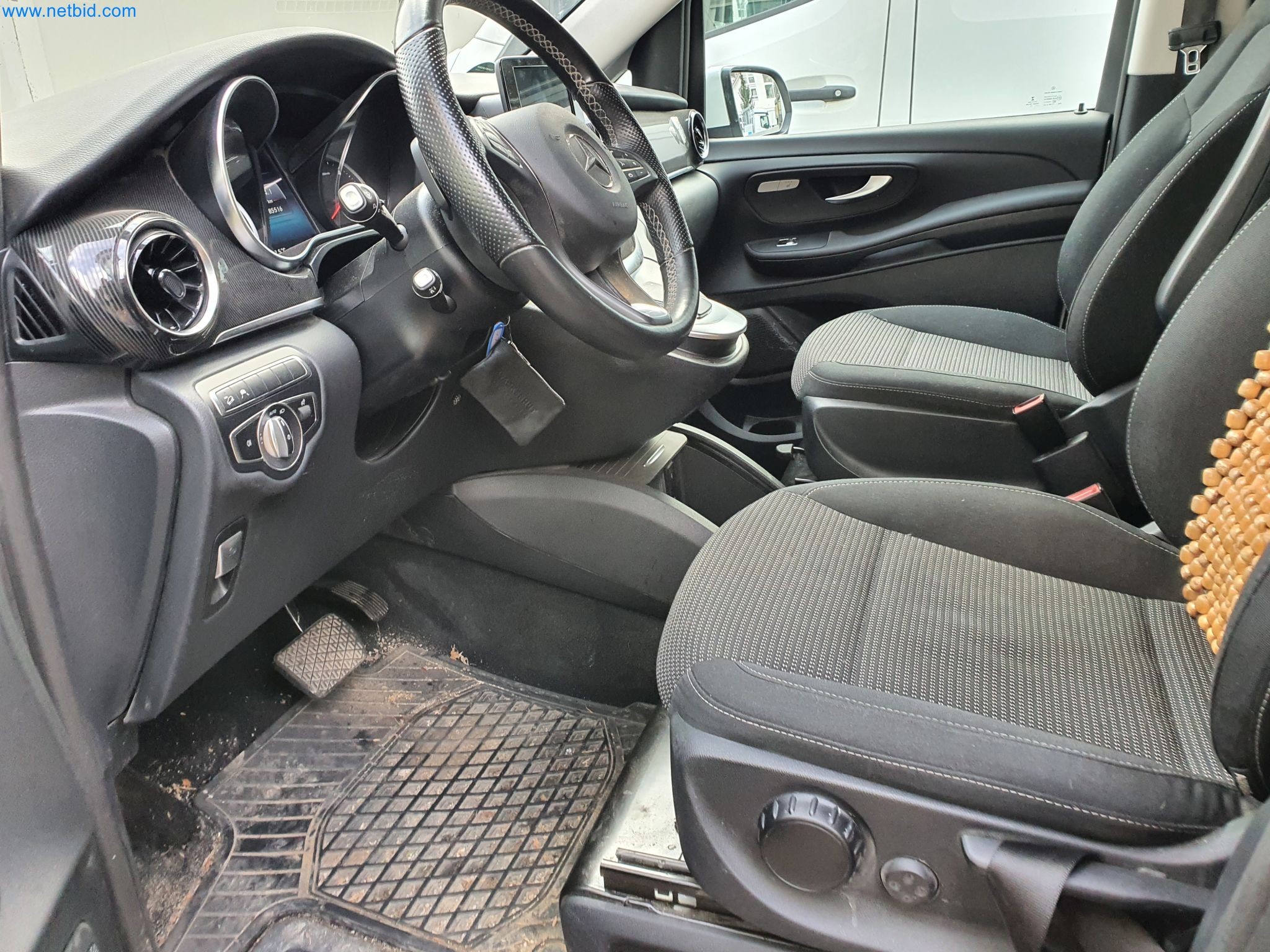 Maszyny budowlane, pojazdy, materiały szalunkowe i akcesoria z sektora budowlanego-29