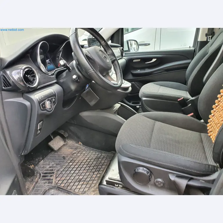 Maszyny budowlane, pojazdy, materiały szalunkowe i akcesoria z sektora budowlanego-29