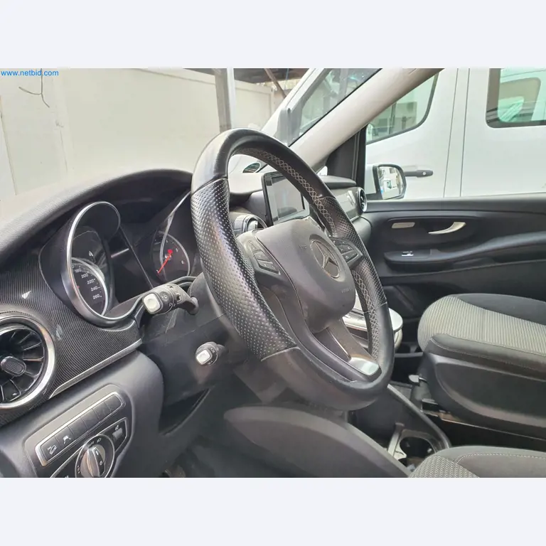 Maszyny budowlane, pojazdy, materiały szalunkowe i akcesoria z sektora budowlanego-30