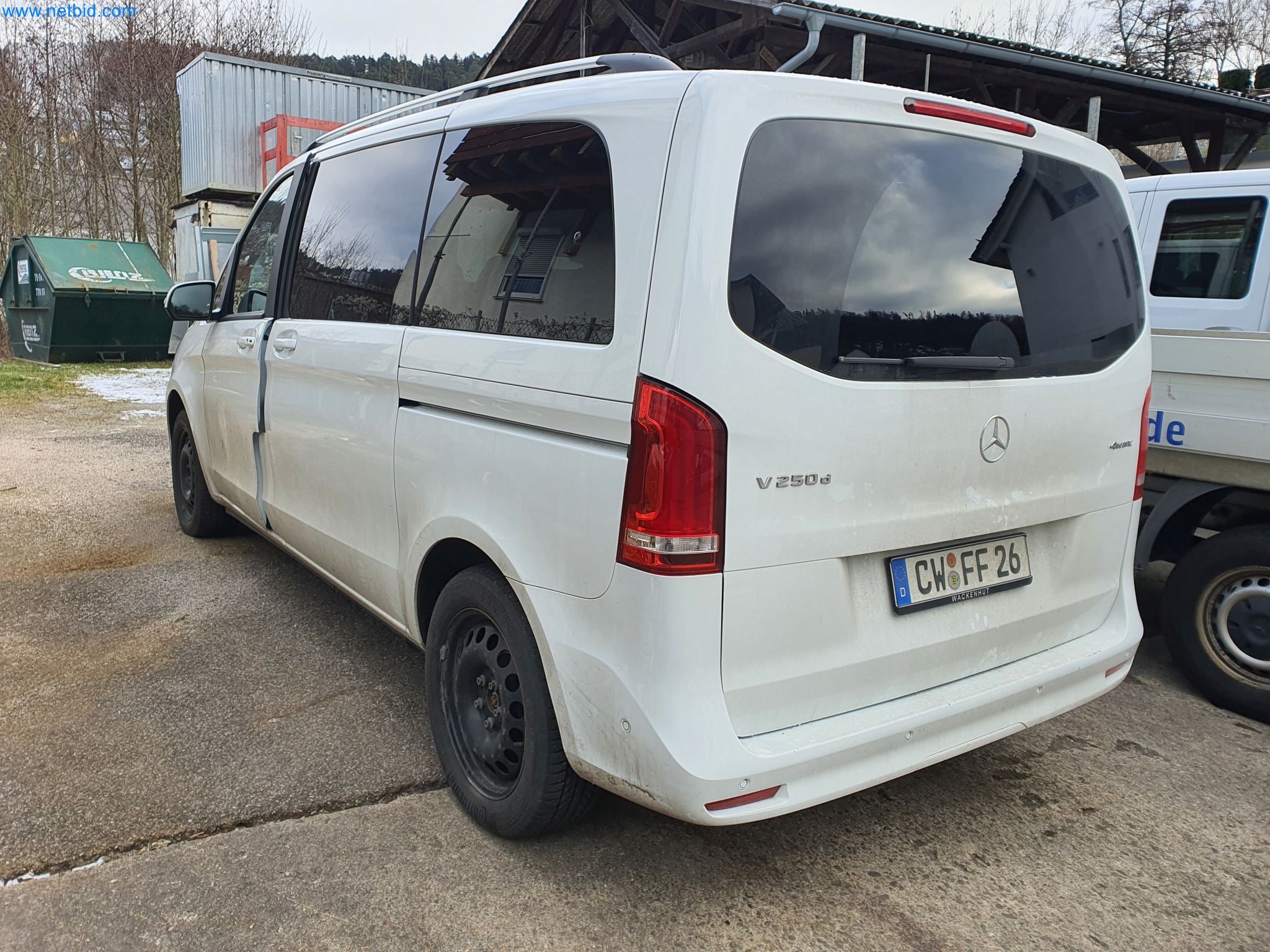 Maszyny budowlane, pojazdy, materiały szalunkowe i akcesoria z sektora budowlanego-4