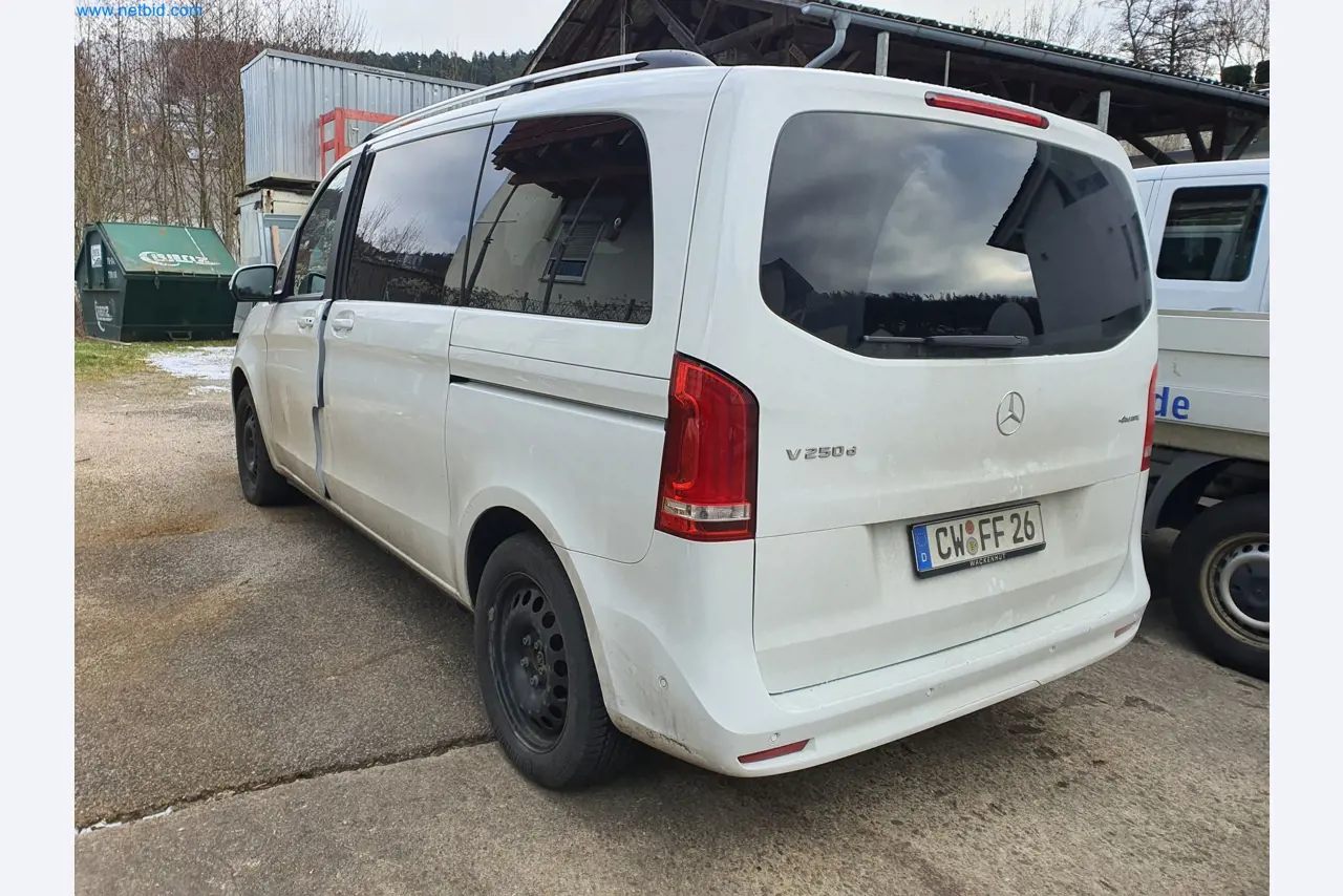 Maszyny budowlane, pojazdy, materiały szalunkowe i akcesoria z sektora budowlanego-4