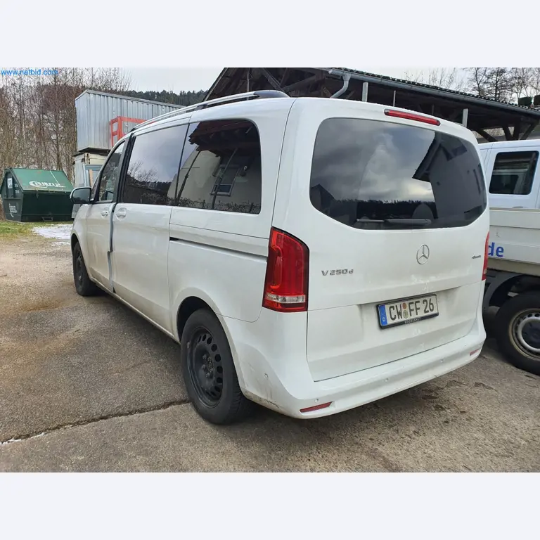 Maszyny budowlane, pojazdy, materiały szalunkowe i akcesoria z sektora budowlanego-4