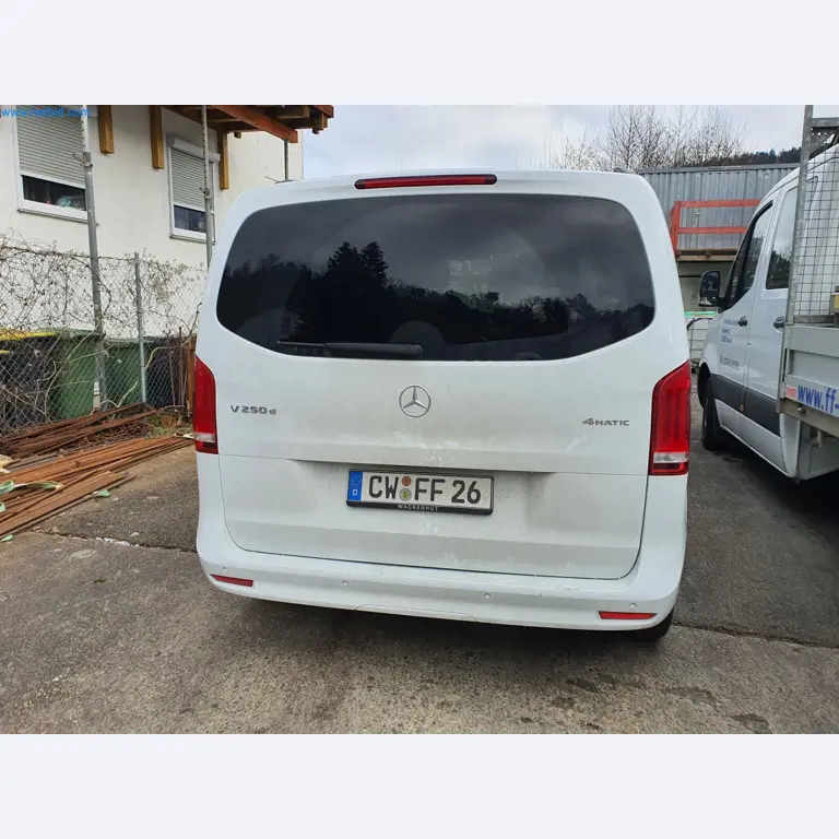 Maszyny budowlane, pojazdy, materiały szalunkowe i akcesoria z sektora budowlanego-5