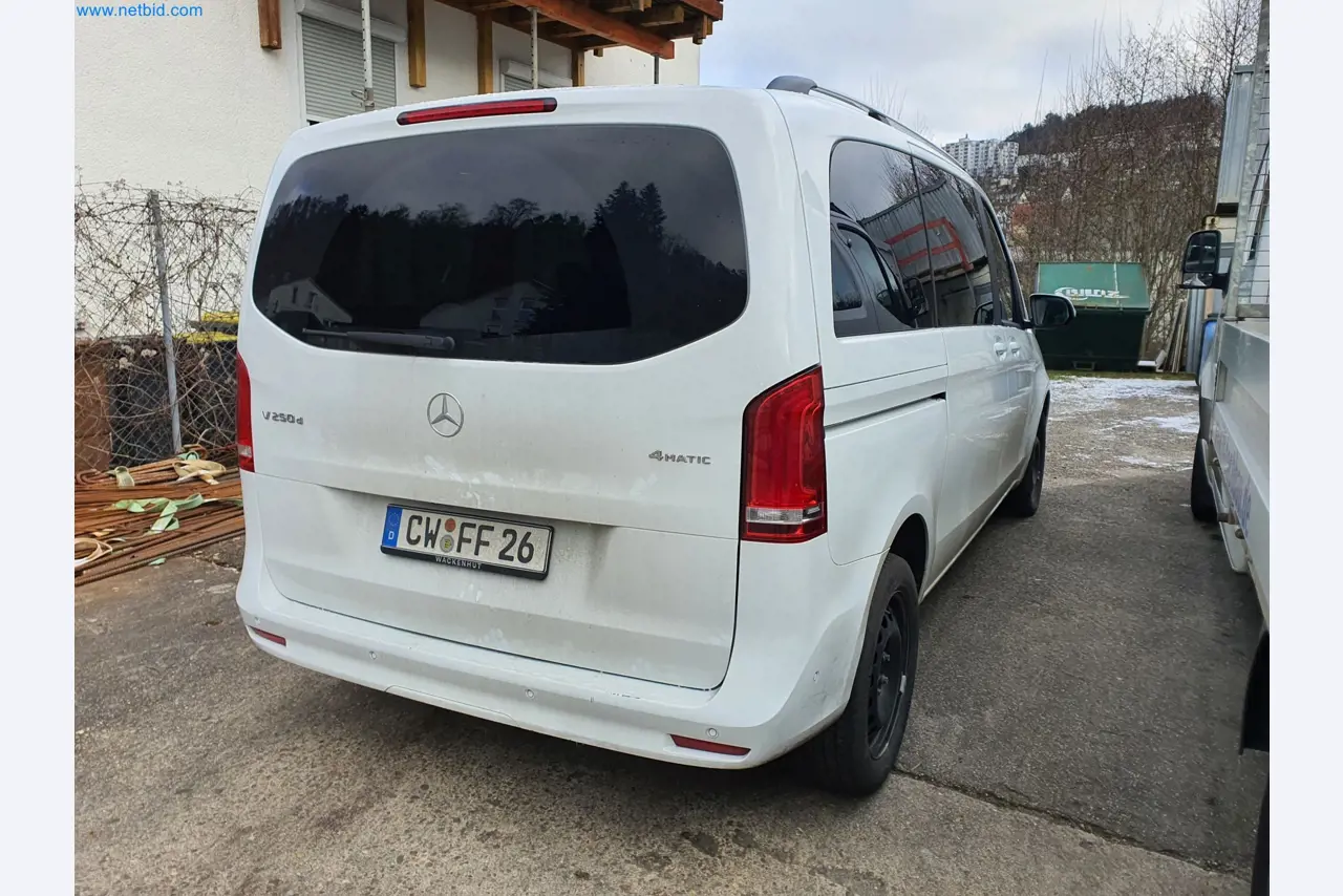 Maszyny budowlane, pojazdy, materiały szalunkowe i akcesoria z sektora budowlanego-7