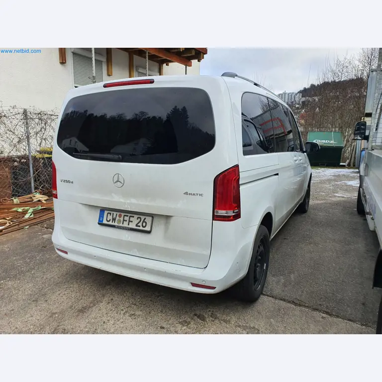 Maszyny budowlane, pojazdy, materiały szalunkowe i akcesoria z sektora budowlanego-7