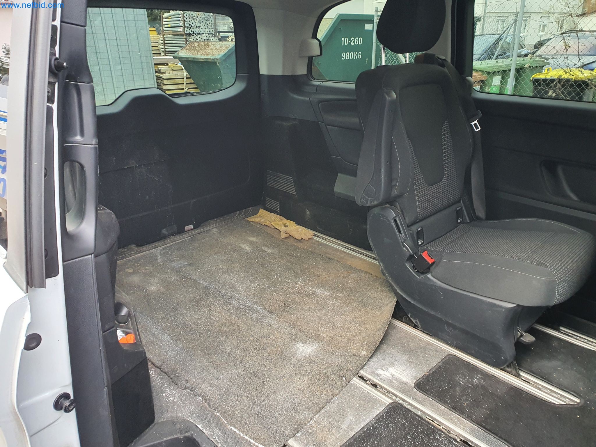 Maszyny budowlane, pojazdy, materiały szalunkowe i akcesoria z sektora budowlanego-8