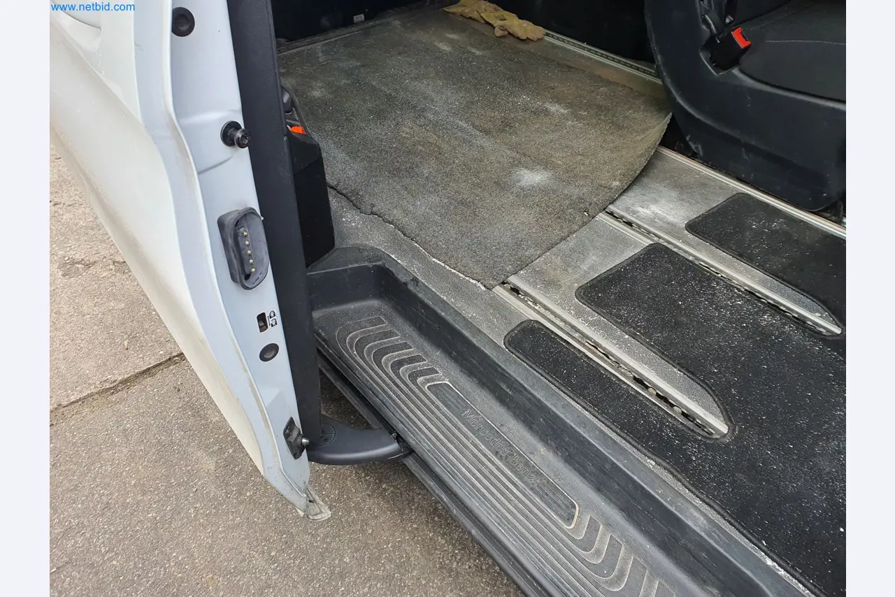 Maszyny budowlane, pojazdy, materiały szalunkowe i akcesoria z sektora budowlanego-9