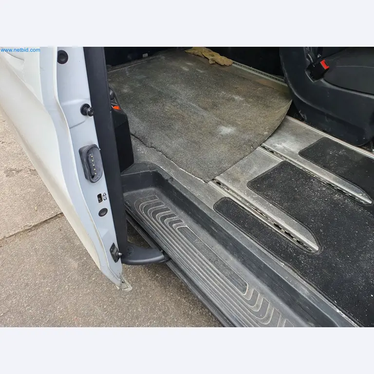 Maszyny budowlane, pojazdy, materiały szalunkowe i akcesoria z sektora budowlanego-9