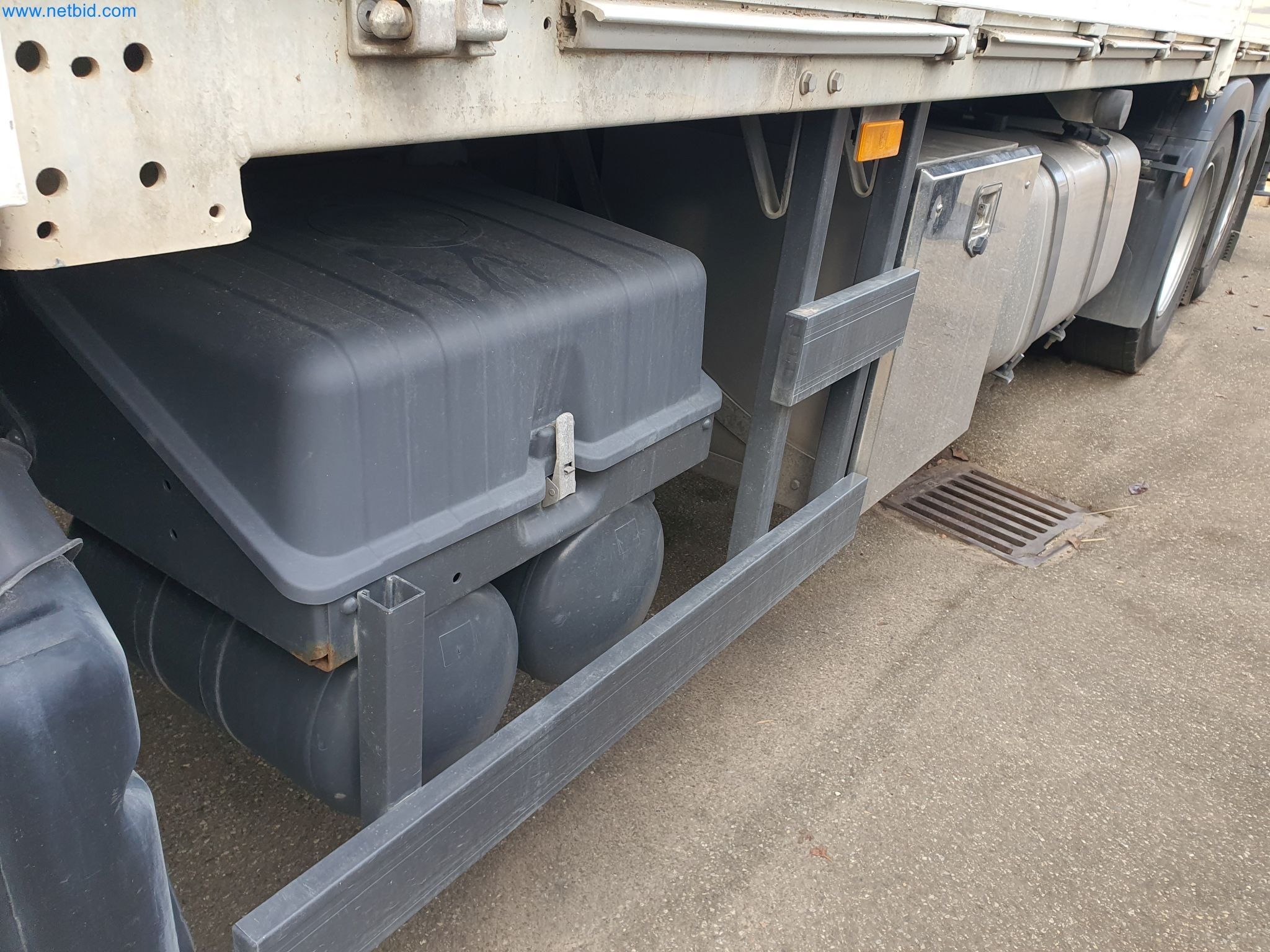 Stavební stroje, vozidla, bednicí materiál a příslušenství z oblasti stavebnictví-11