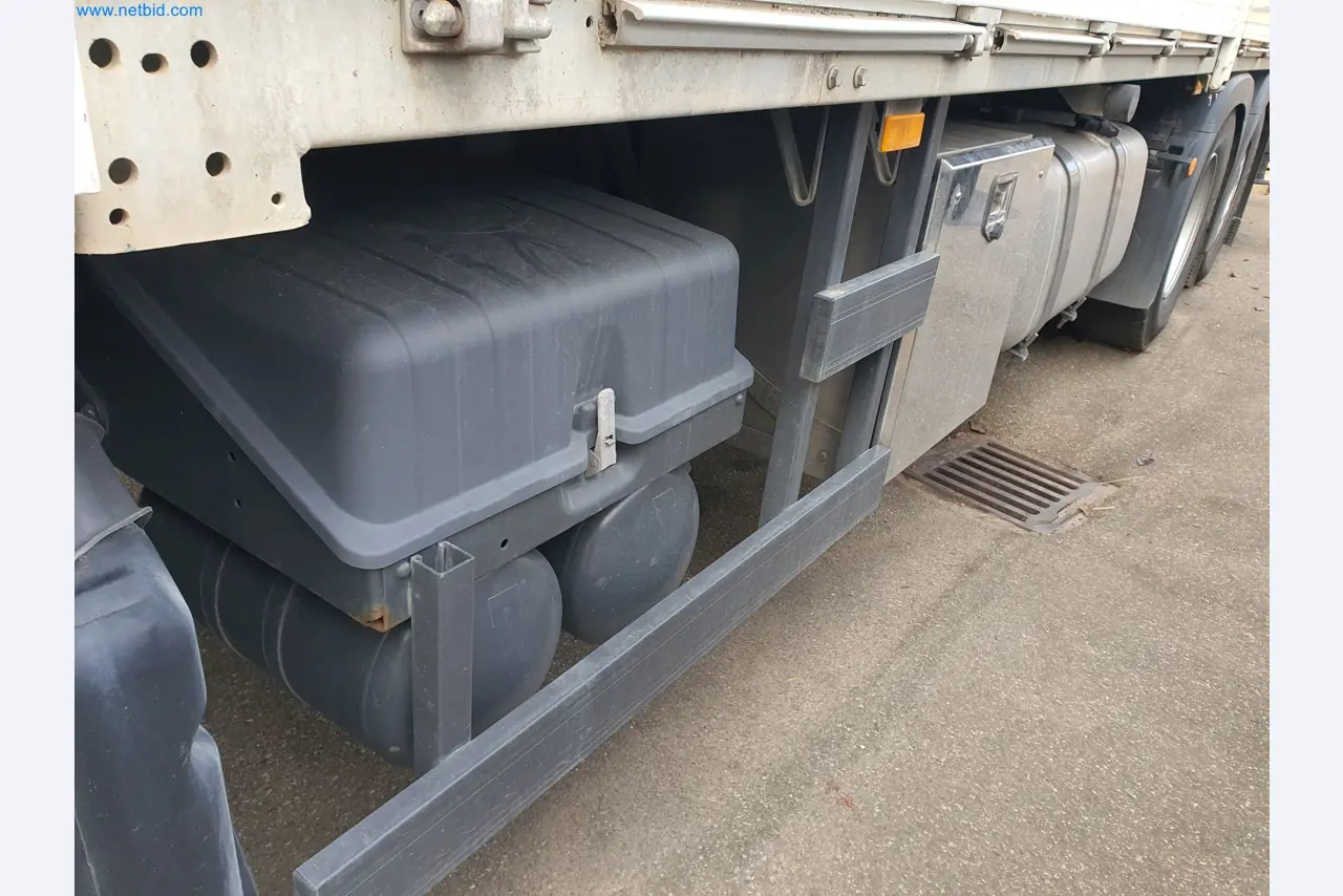 Stavební stroje, vozidla, bednicí materiál a příslušenství z oblasti stavebnictví-11