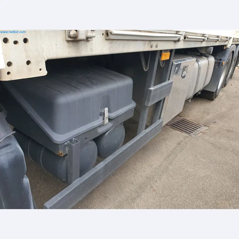 Stavební stroje, vozidla, bednicí materiál a příslušenství z oblasti stavebnictví-11