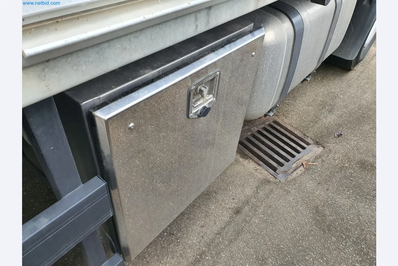 Stavební stroje, vozidla, bednicí materiál a příslušenství z oblasti stavebnictví-14