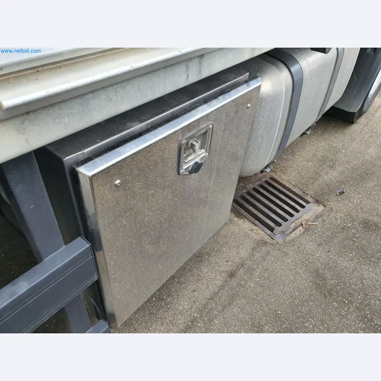 Stavební stroje, vozidla, bednicí materiál a příslušenství z oblasti stavebnictví-14