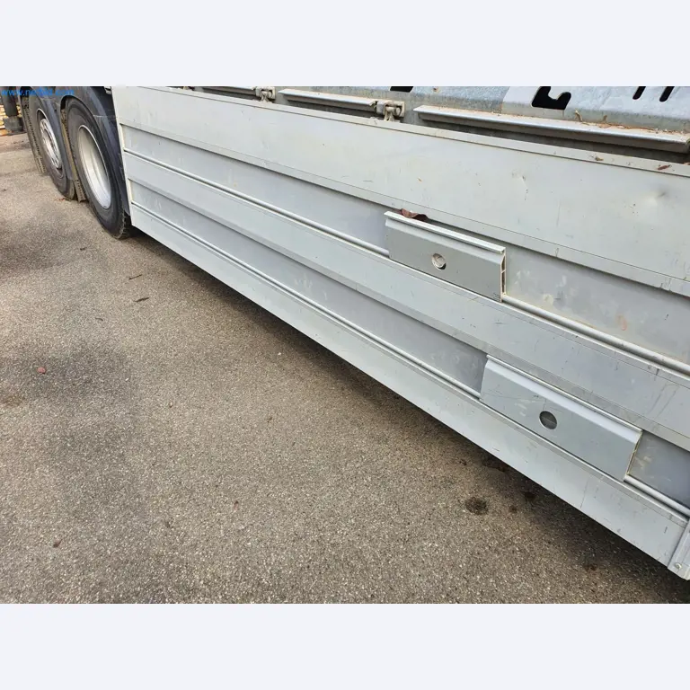 Stavební stroje, vozidla, bednicí materiál a příslušenství z oblasti stavebnictví-23