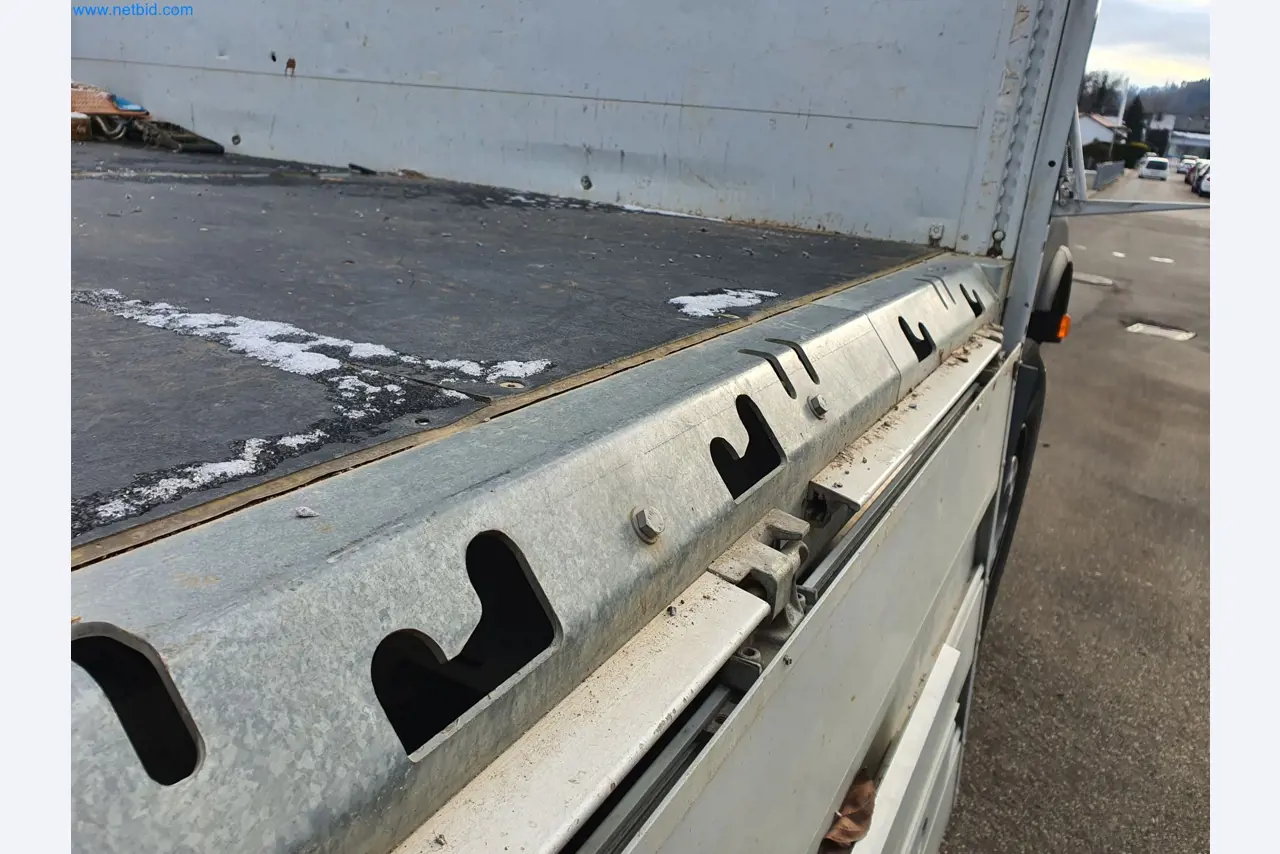 Stavební stroje, vozidla, bednicí materiál a příslušenství z oblasti stavebnictví-24