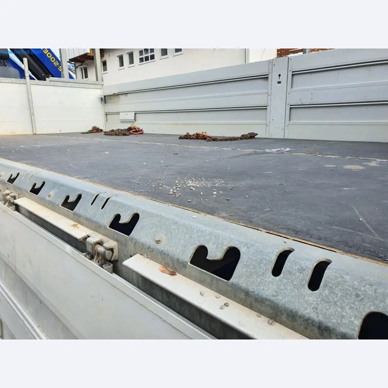 Stavební stroje, vozidla, bednicí materiál a příslušenství z oblasti stavebnictví-25