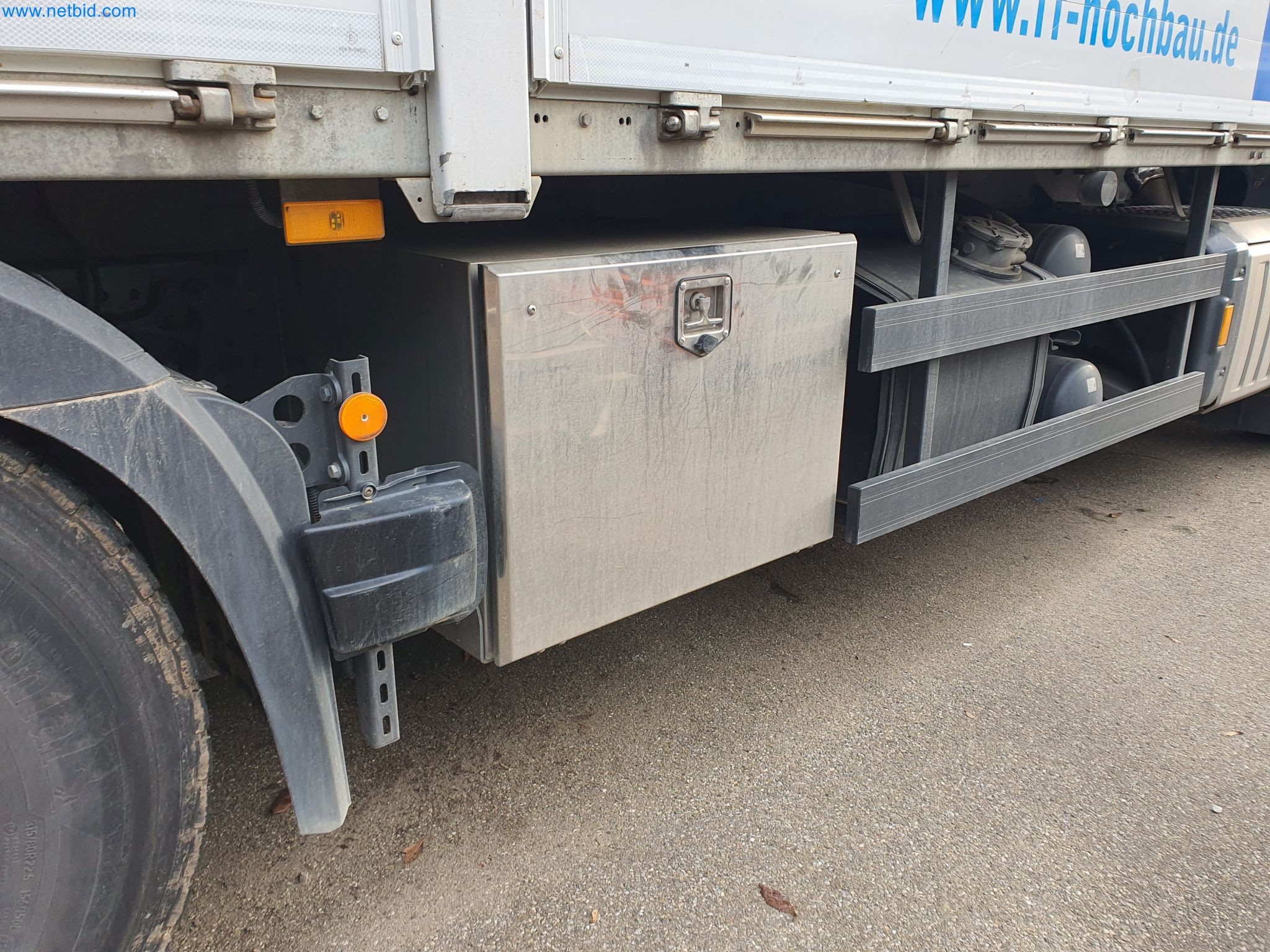 Stavební stroje, vozidla, bednicí materiál a příslušenství z oblasti stavebnictví-31