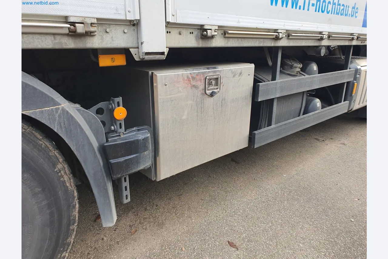 Stavební stroje, vozidla, bednicí materiál a příslušenství z oblasti stavebnictví-31