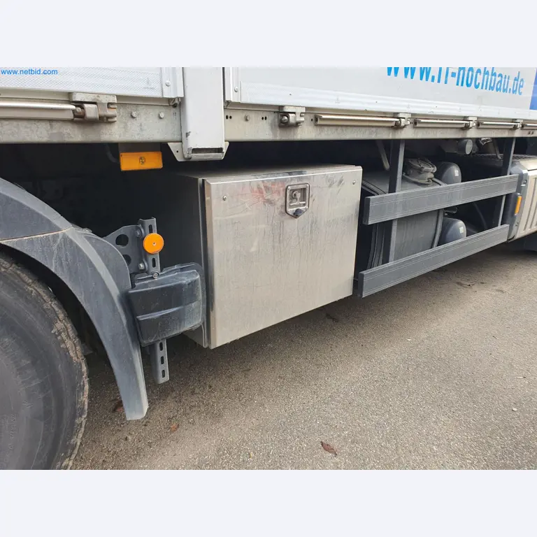 Stavební stroje, vozidla, bednicí materiál a příslušenství z oblasti stavebnictví-31