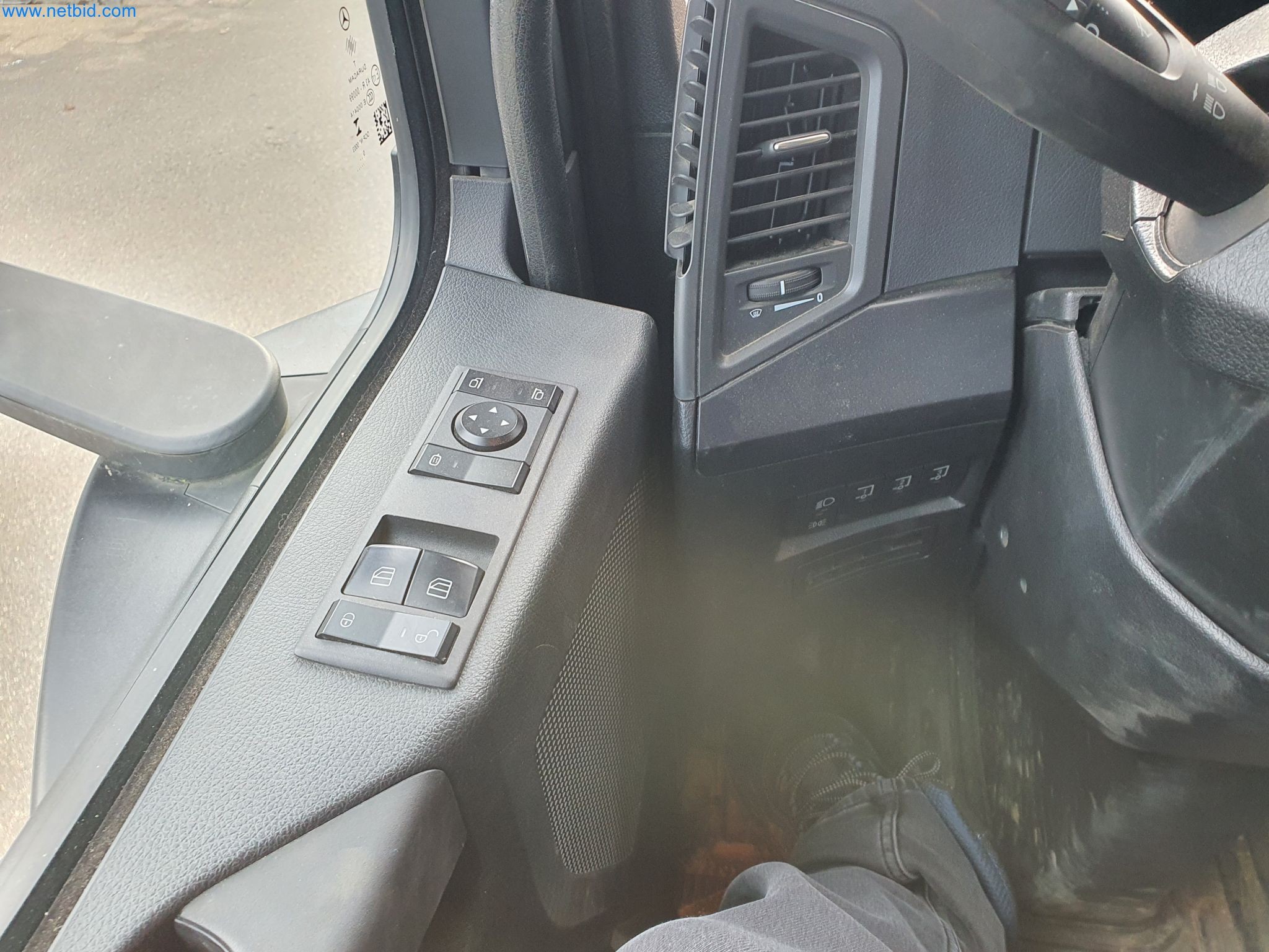 Stavební stroje, vozidla, bednicí materiál a příslušenství z oblasti stavebnictví-39