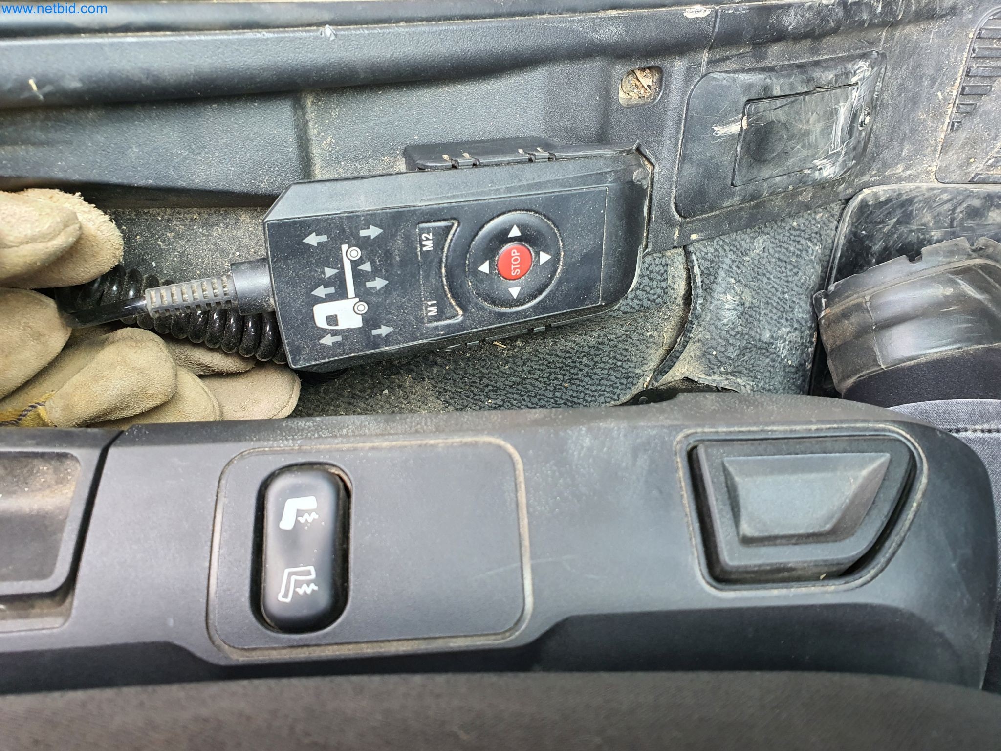 Stavební stroje, vozidla, bednicí materiál a příslušenství z oblasti stavebnictví-40