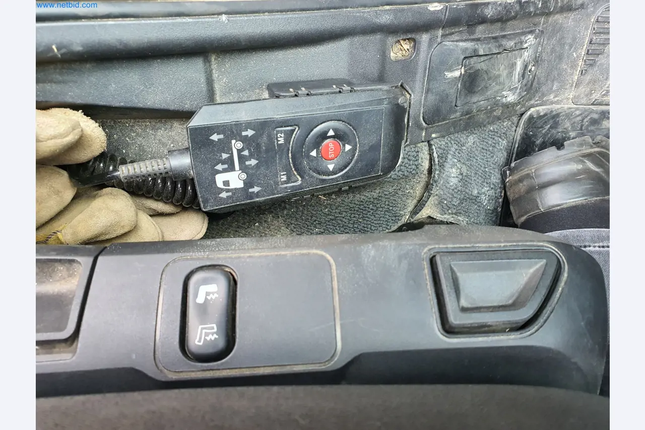 Stavební stroje, vozidla, bednicí materiál a příslušenství z oblasti stavebnictví-40