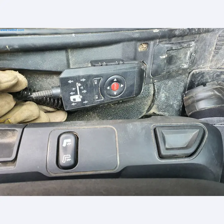 Stavební stroje, vozidla, bednicí materiál a příslušenství z oblasti stavebnictví-40