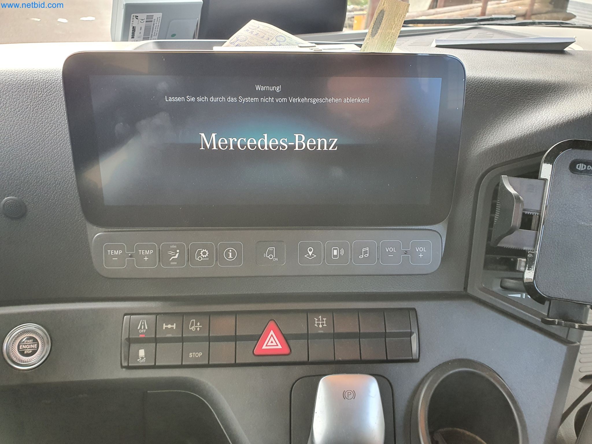 Stavební stroje, vozidla, bednicí materiál a příslušenství z oblasti stavebnictví-42