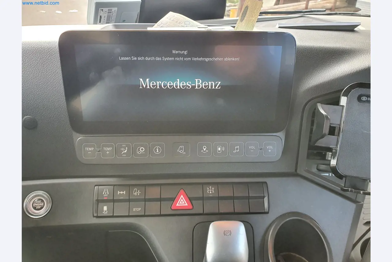 Stavební stroje, vozidla, bednicí materiál a příslušenství z oblasti stavebnictví-42