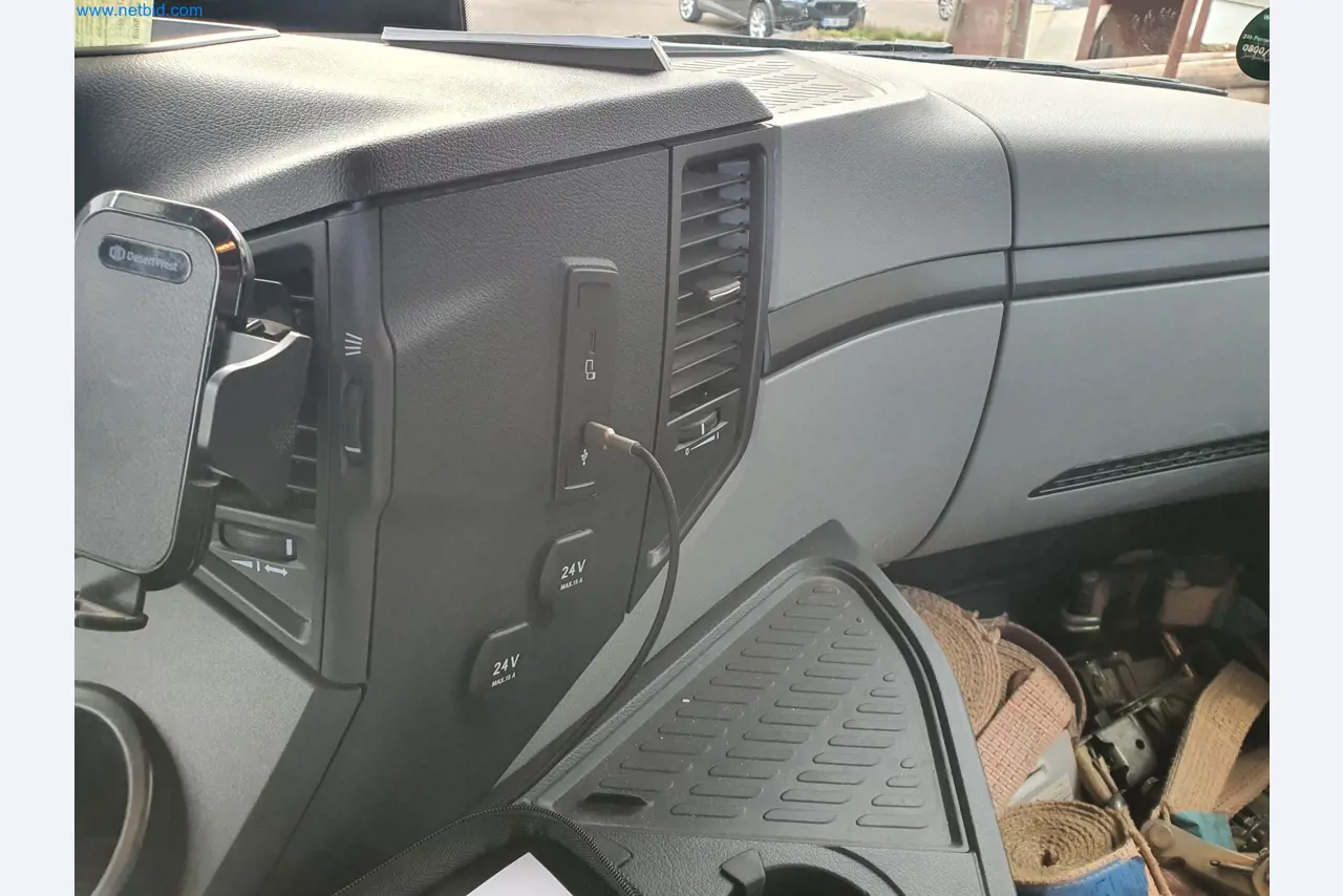 Stavební stroje, vozidla, bednicí materiál a příslušenství z oblasti stavebnictví-43