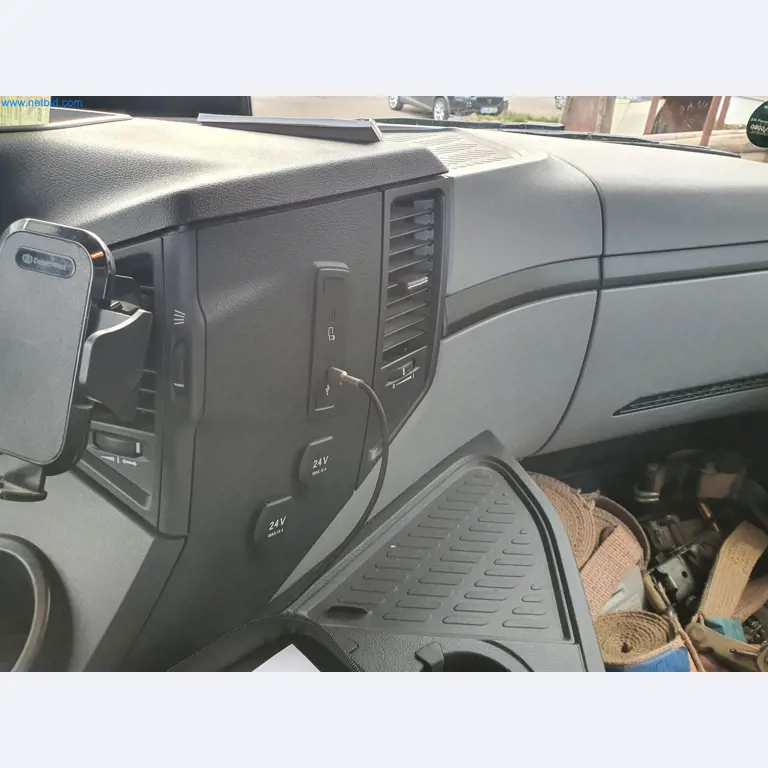 Stavební stroje, vozidla, bednicí materiál a příslušenství z oblasti stavebnictví-43