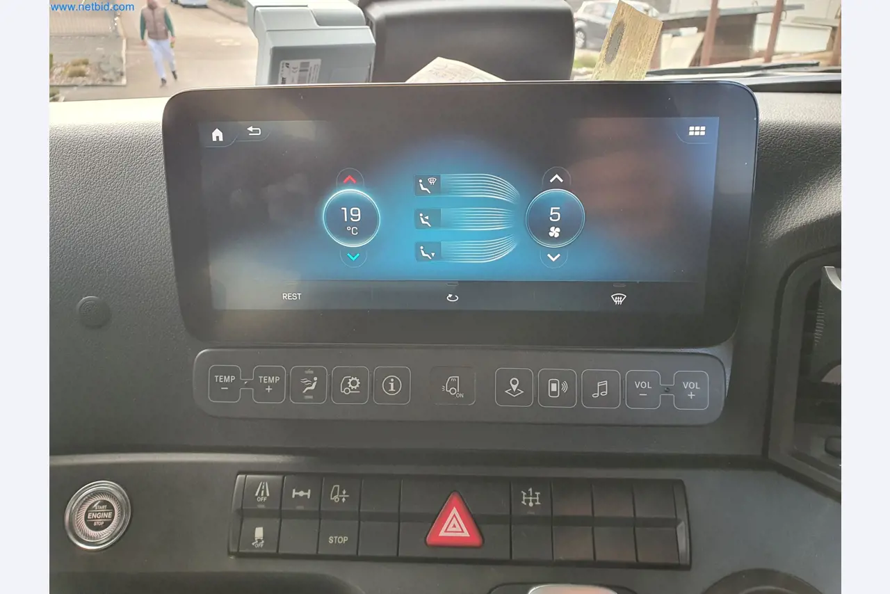 Stavební stroje, vozidla, bednicí materiál a příslušenství z oblasti stavebnictví-45