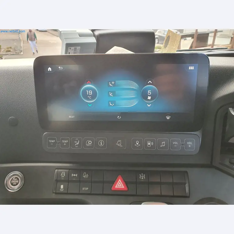 Stavební stroje, vozidla, bednicí materiál a příslušenství z oblasti stavebnictví-45