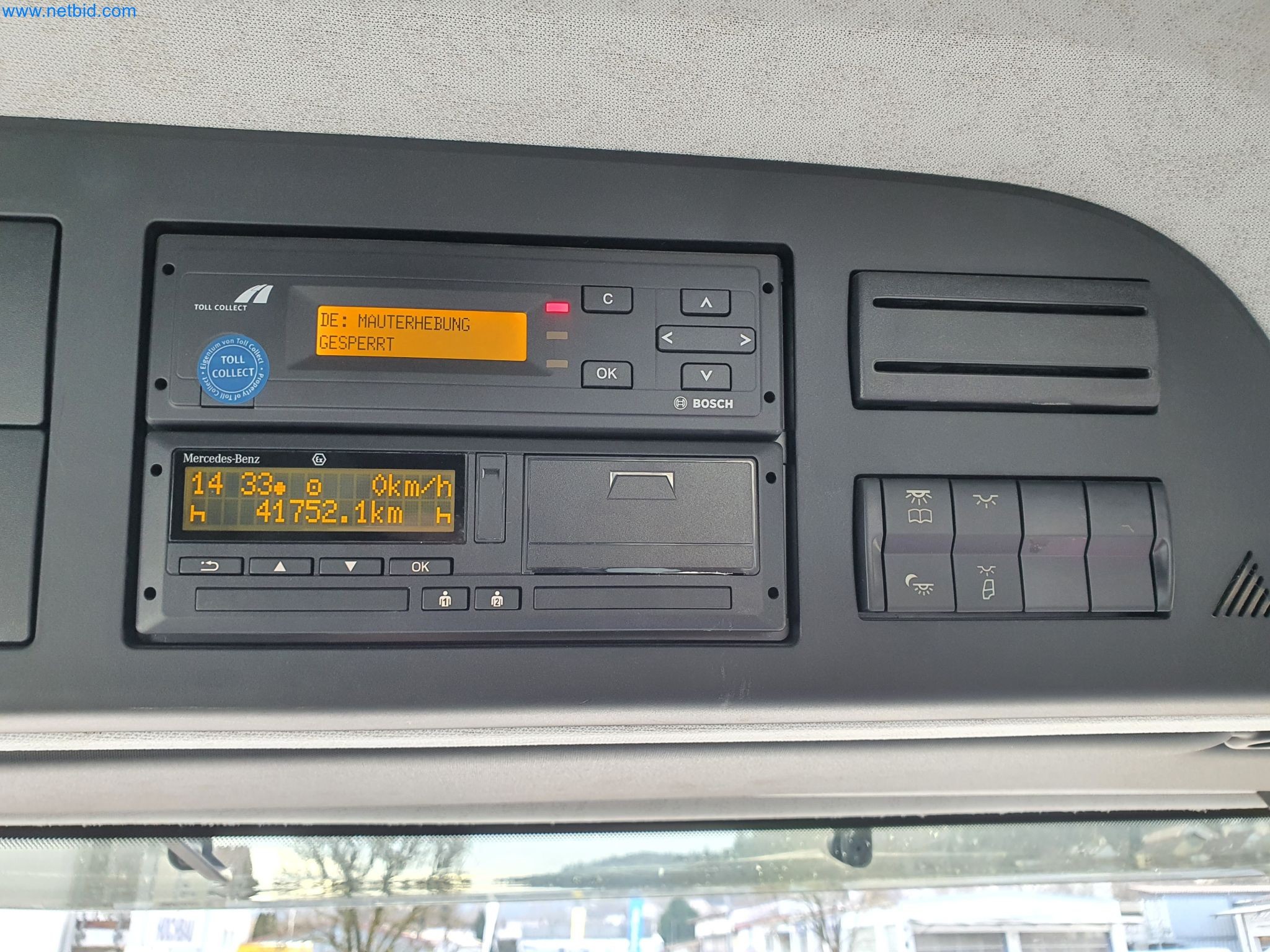 Stavební stroje, vozidla, bednicí materiál a příslušenství z oblasti stavebnictví-47