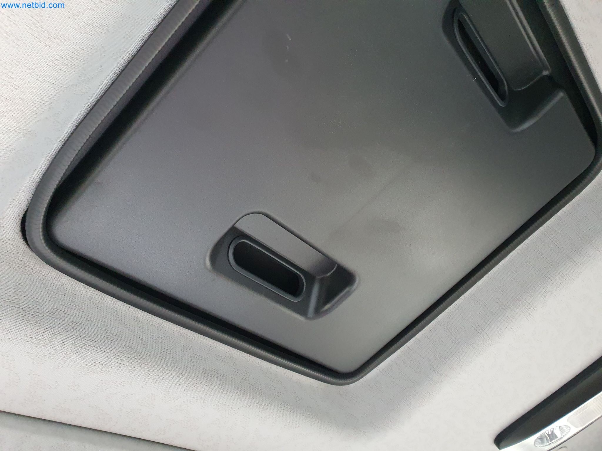 Stavební stroje, vozidla, bednicí materiál a příslušenství z oblasti stavebnictví-48