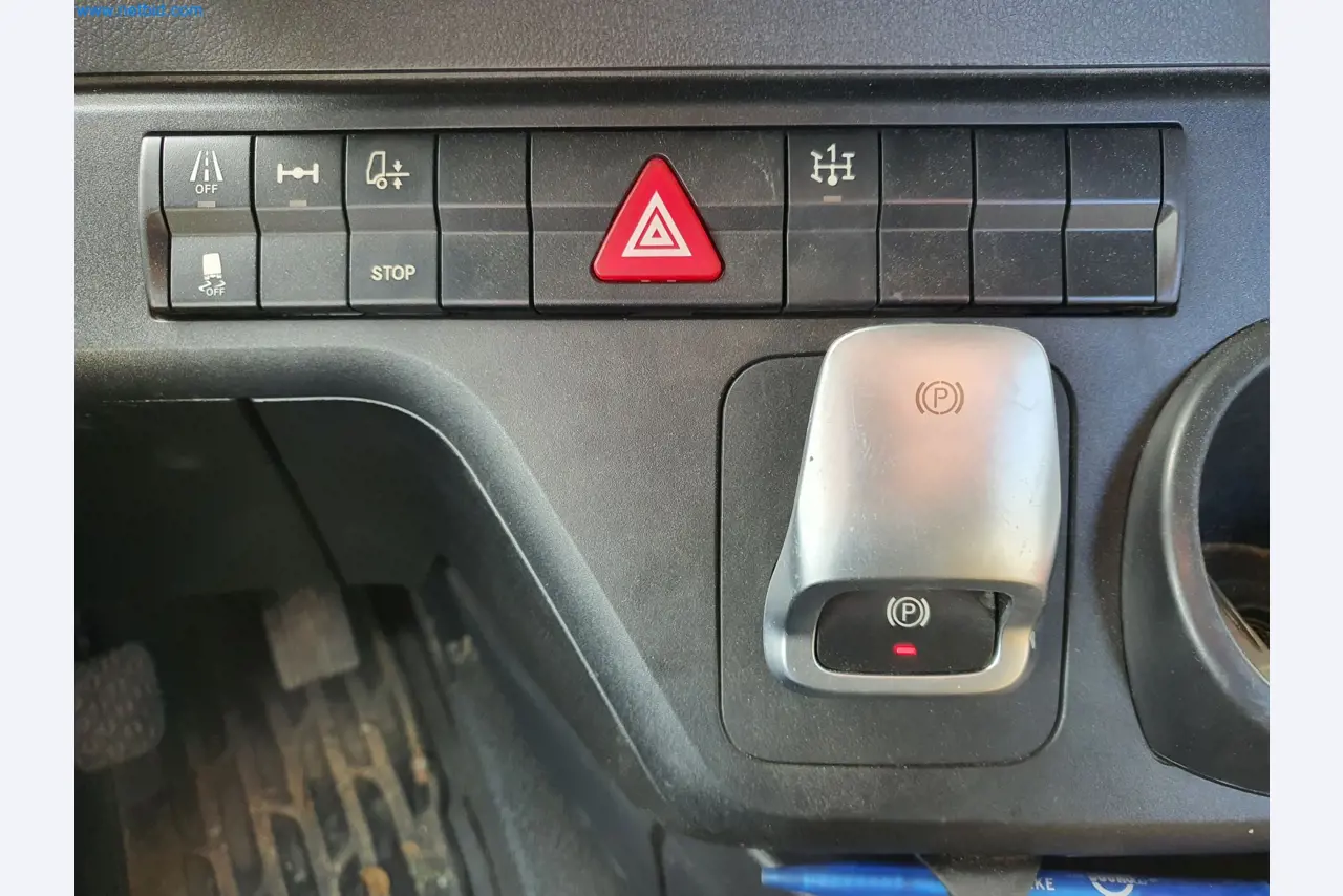 Stavební stroje, vozidla, bednicí materiál a příslušenství z oblasti stavebnictví-49