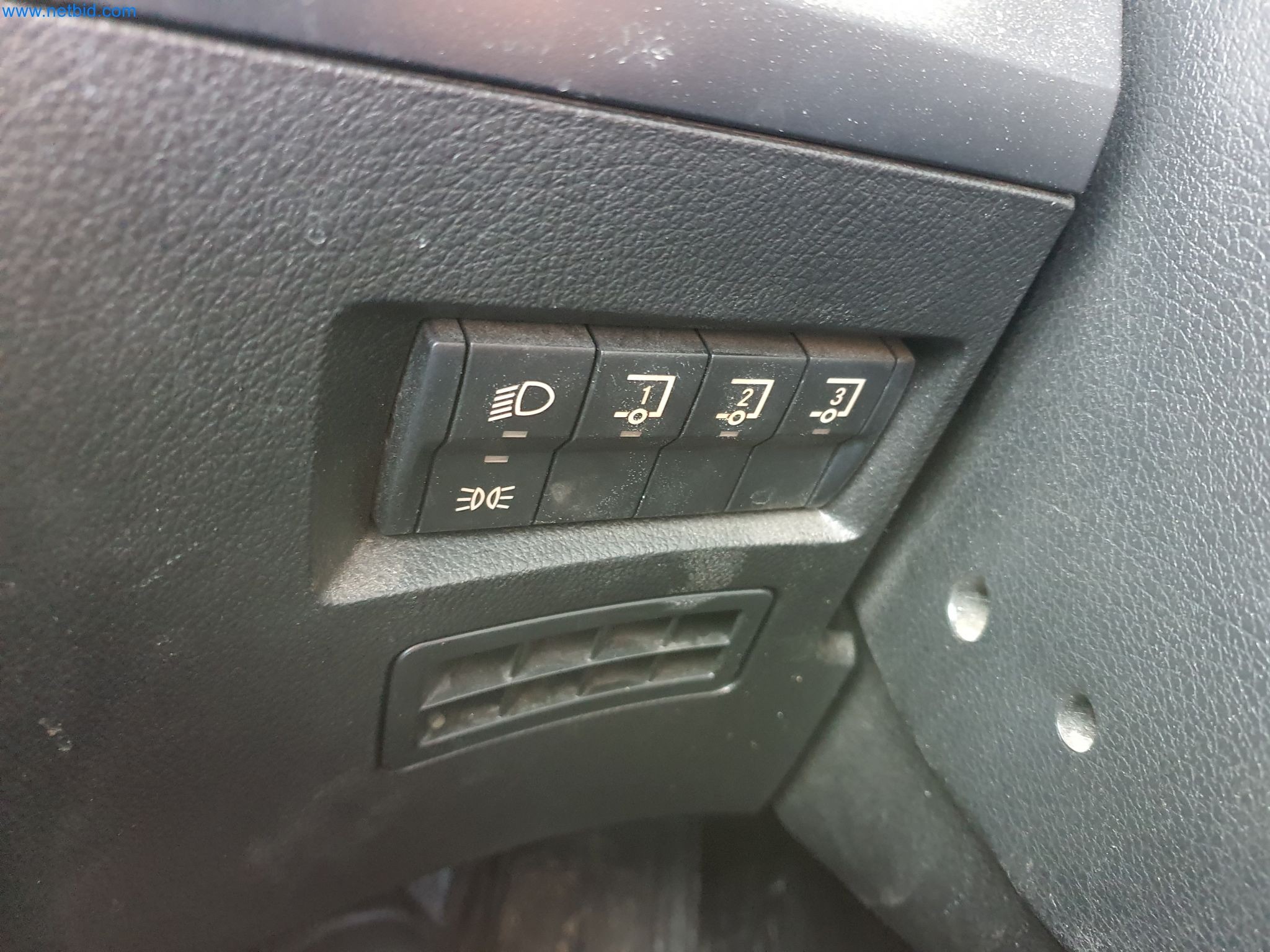 Stavební stroje, vozidla, bednicí materiál a příslušenství z oblasti stavebnictví-50