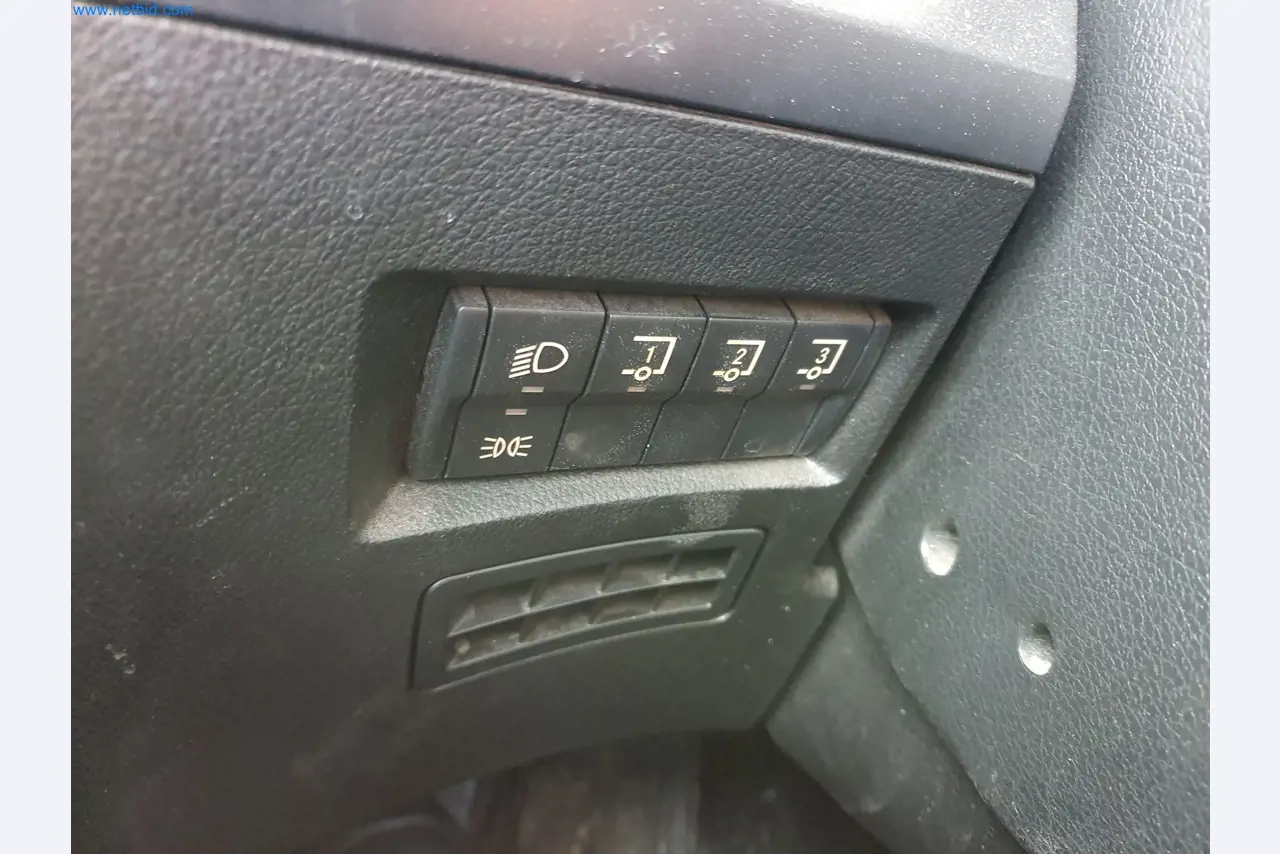 Stavební stroje, vozidla, bednicí materiál a příslušenství z oblasti stavebnictví-50