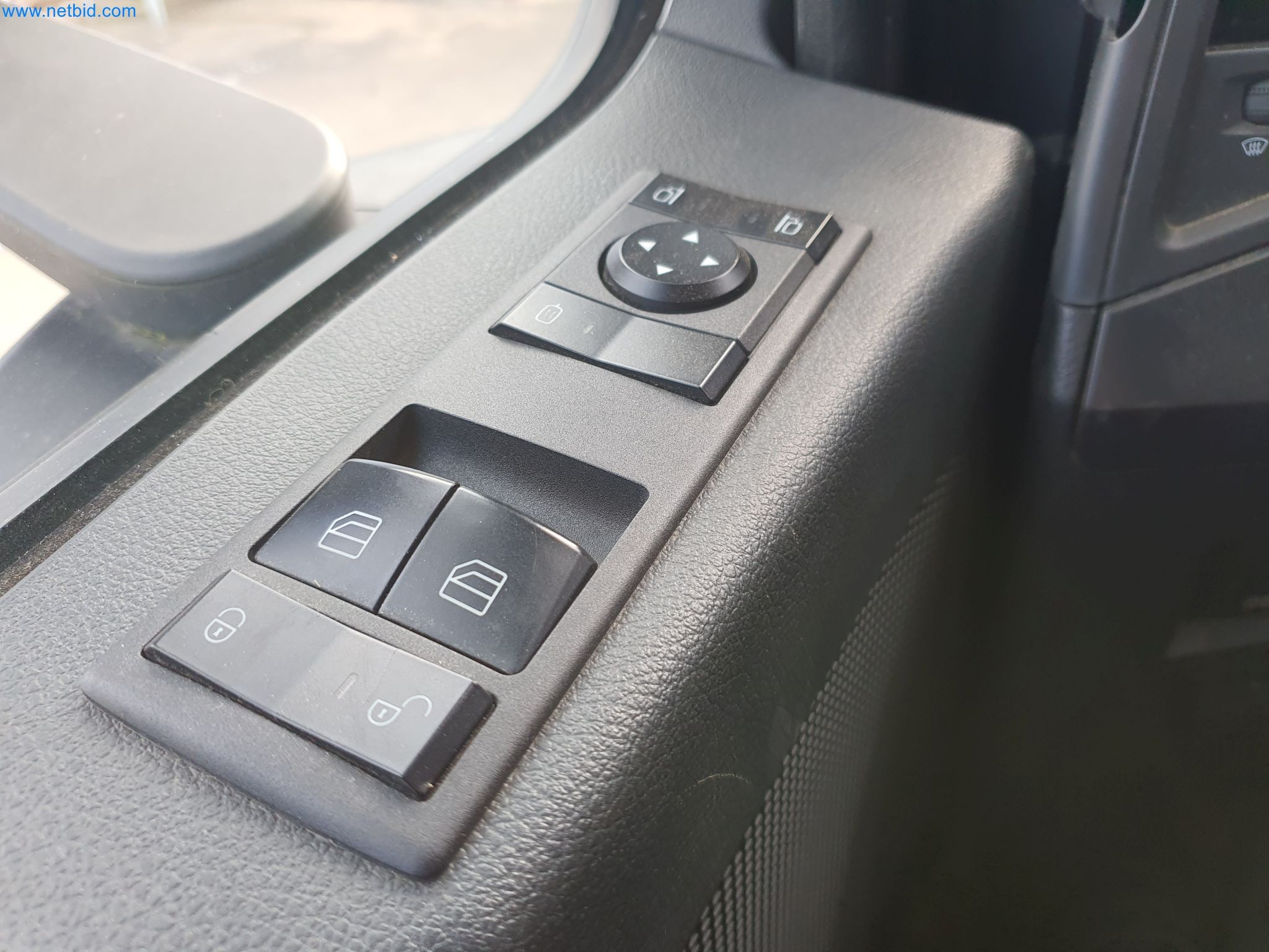 Stavební stroje, vozidla, bednicí materiál a příslušenství z oblasti stavebnictví-51