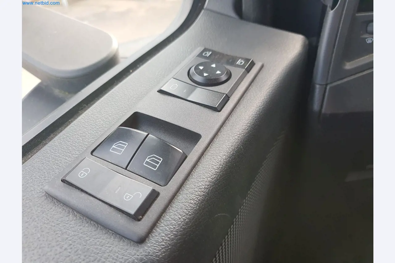 Stavební stroje, vozidla, bednicí materiál a příslušenství z oblasti stavebnictví-51