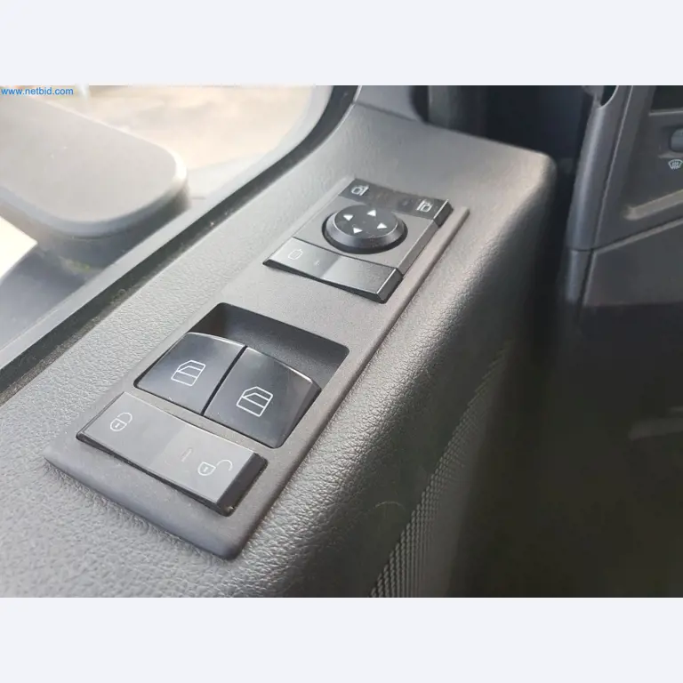 Stavební stroje, vozidla, bednicí materiál a příslušenství z oblasti stavebnictví-51