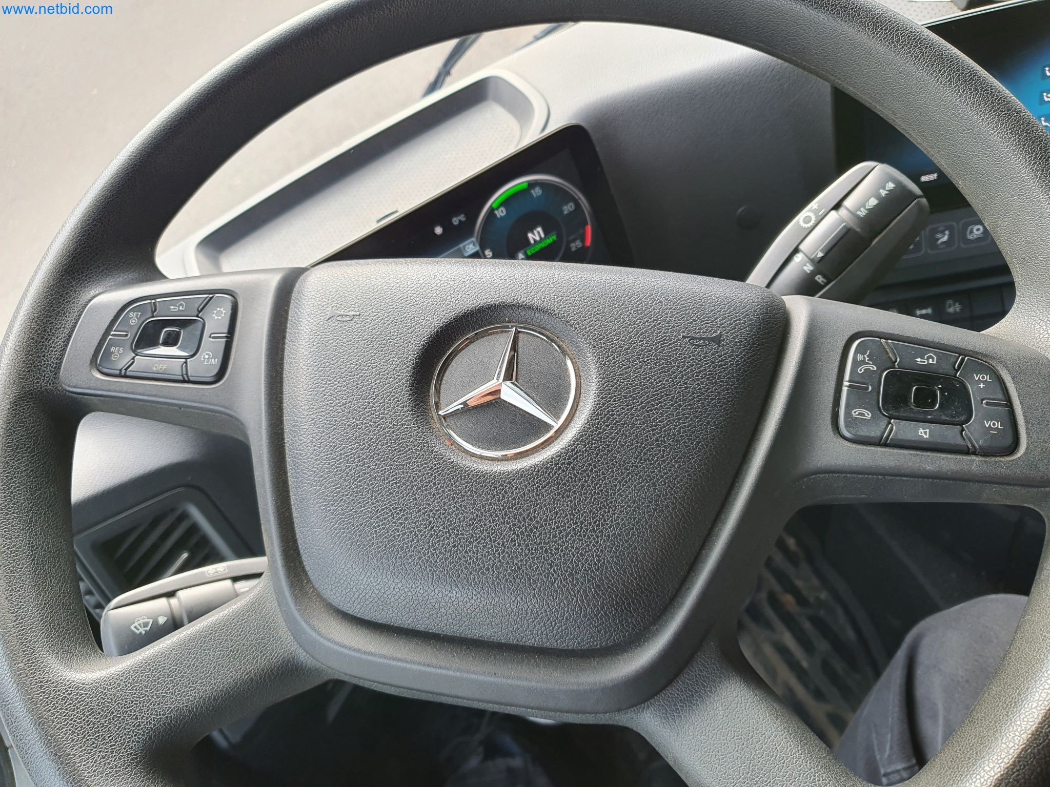 Stavební stroje, vozidla, bednicí materiál a příslušenství z oblasti stavebnictví-52