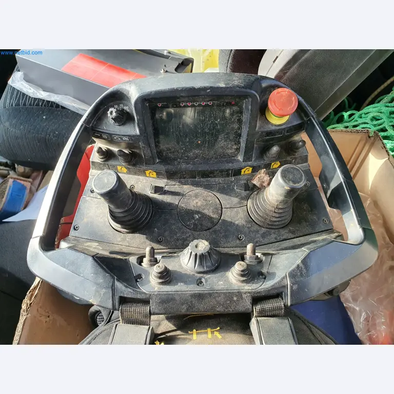 Stavební stroje, vozidla, bednicí materiál a příslušenství z oblasti stavebnictví-60