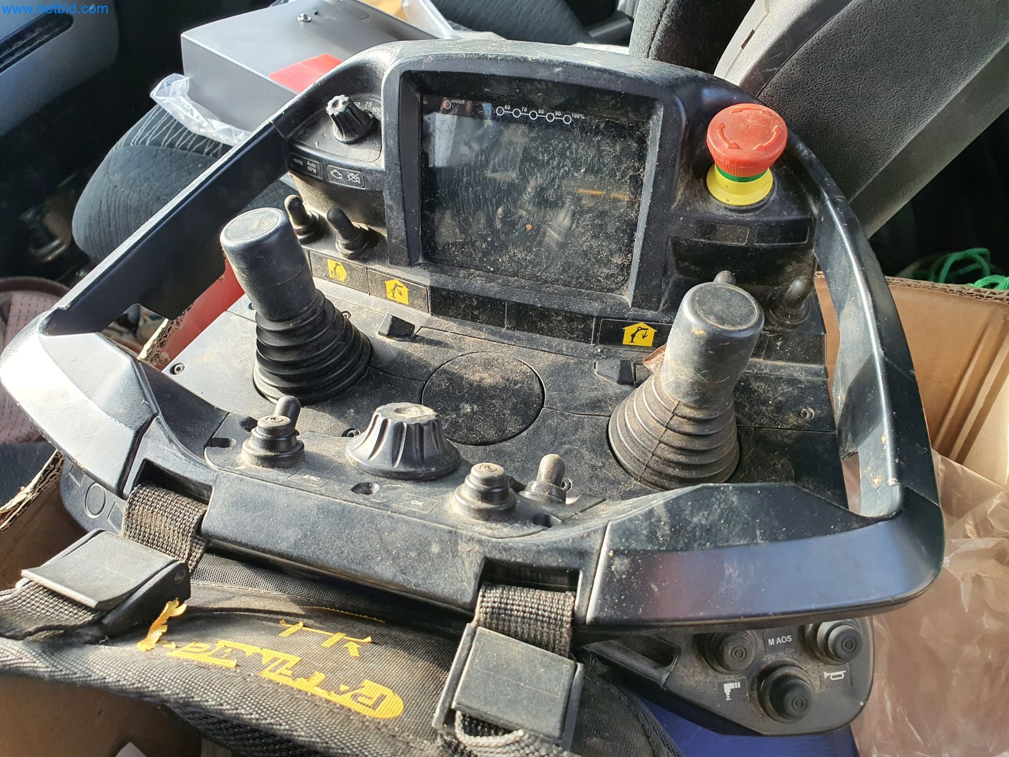 Stavební stroje, vozidla, bednicí materiál a příslušenství z oblasti stavebnictví-61